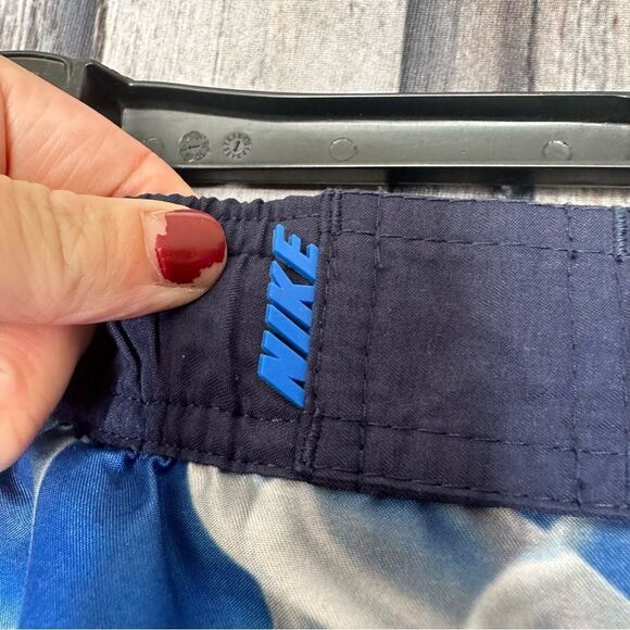 Nike Blue and White Men's Swim Trunks - Picture 6 of 9